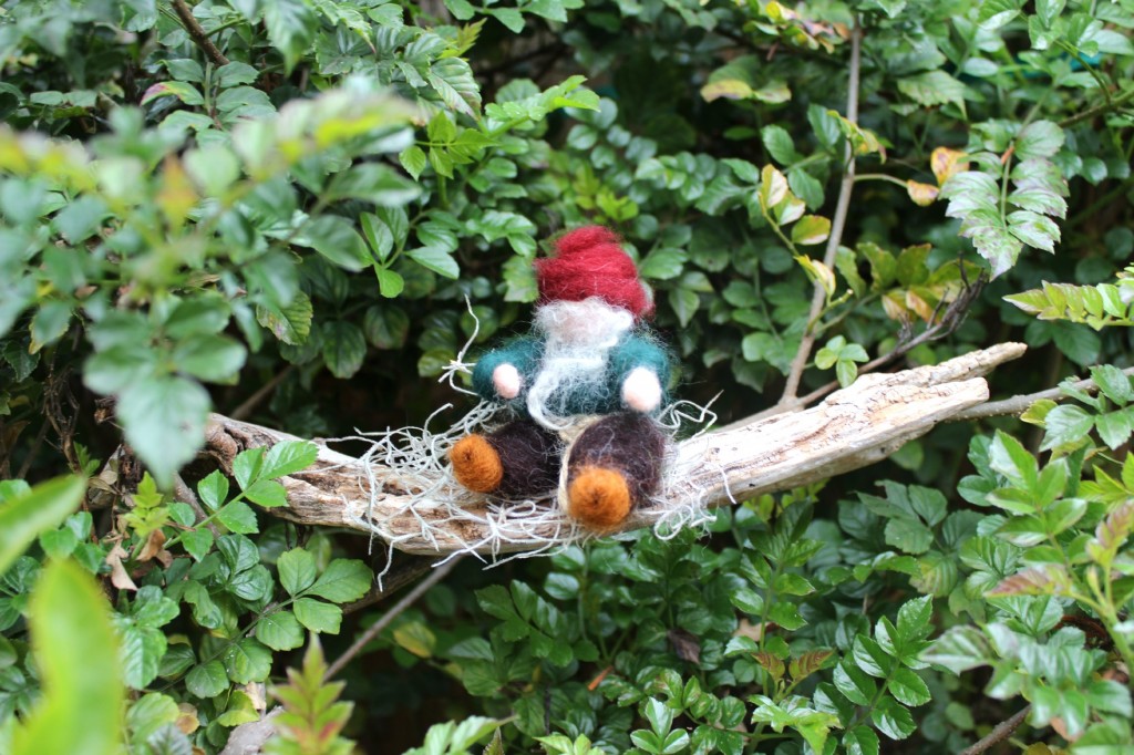  - Auction-Package-No.-95.-Needle-felted-Gnome-Resting-on-Log-by-Rachel-Skelly-1024x682