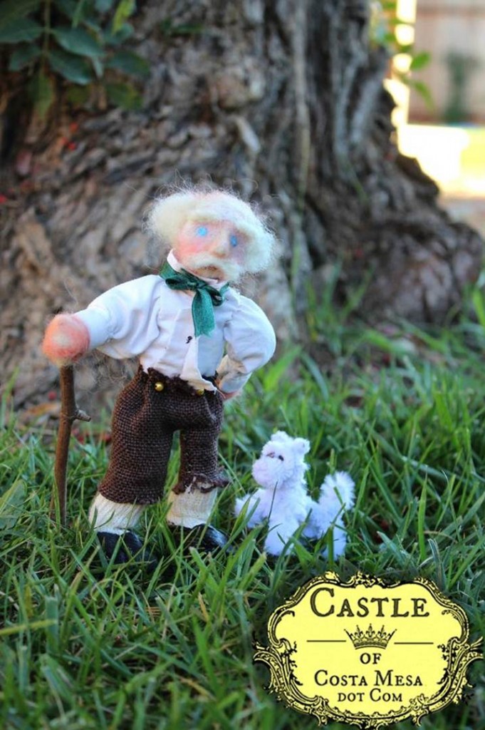 121220 Needle-felted old man and little white dog in playgroup yard 2