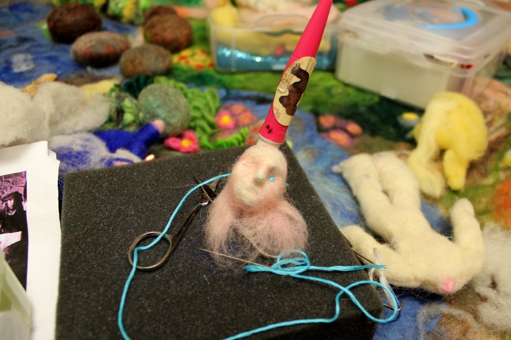 130223 Needle-felting head for Handsome Young Man for table top puppet show of Apple Cake by Nienke van Hichtum