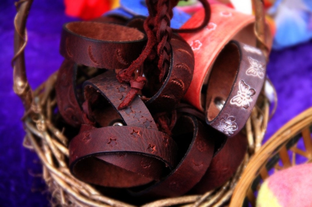 handmade leather braceletes