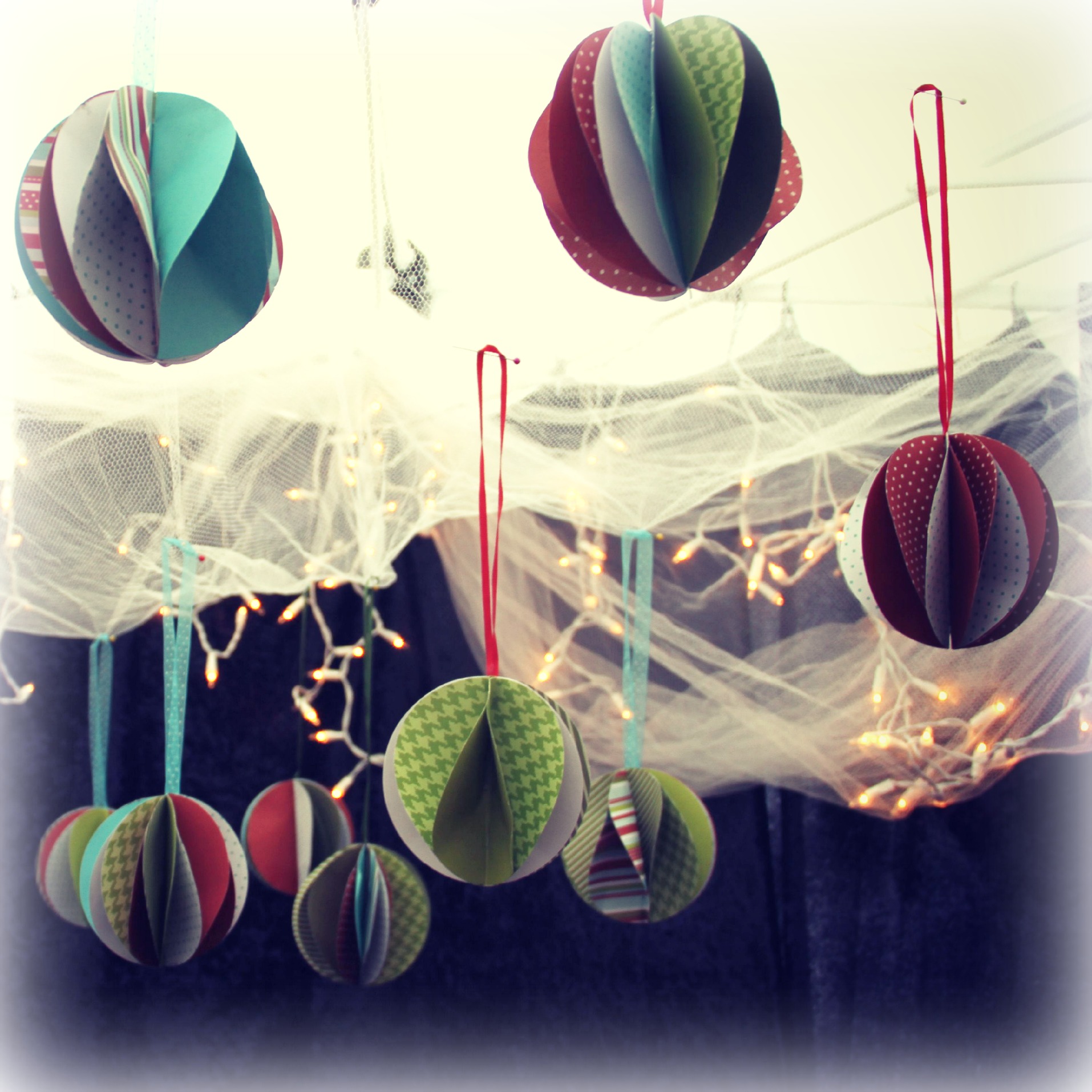 paper balls christmas tree ornaments by Josephine