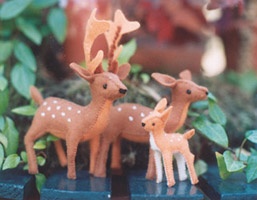 DEER FAMILY KIT By Poppedijn. Make three deer; mother, father and baby in this darling kit. Perfect to bring in spring on your season table or for creative play