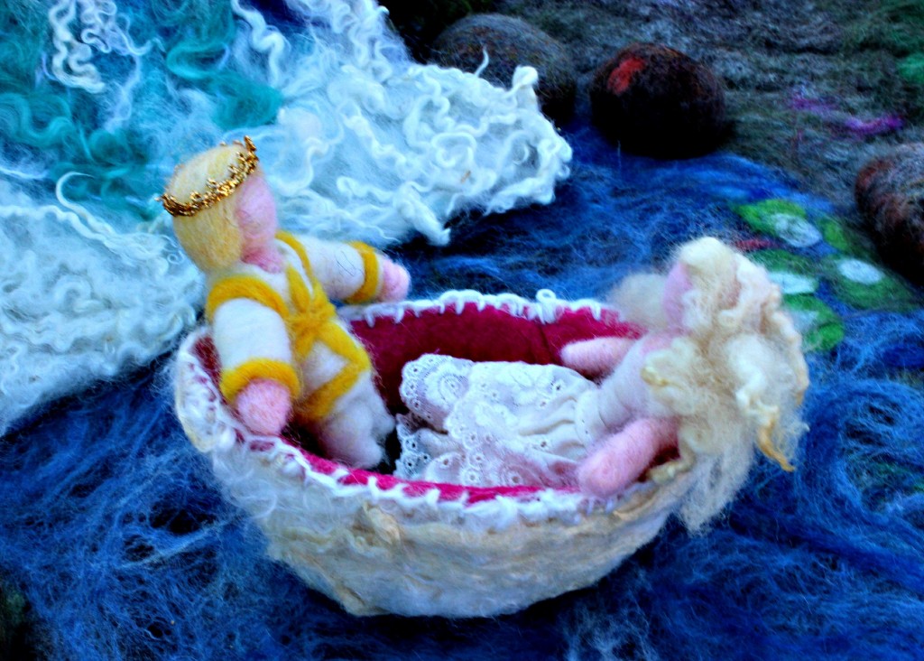 130213 Jzin's miniature felt Prince, Princess in a wet felted fairy tale boat