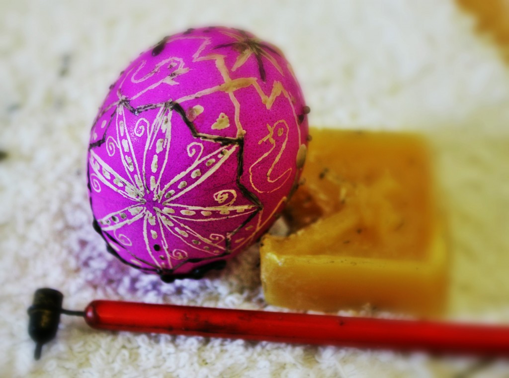 130320 Jzin's first Ukrainian egg ready for low temperature of the oven to melt off and remove the white candle 2.