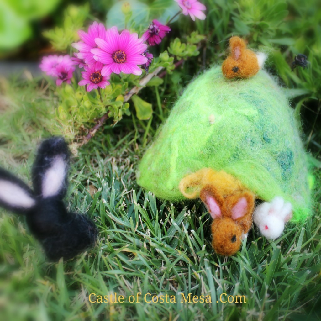 130325 A family of felted bunnies in a bunny hole and hill