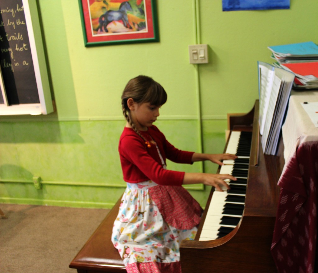 130425 Anicka performing Lemuan Etude No. 17 for Snow White and Rose Red puppet show at Tiesha Aftercare