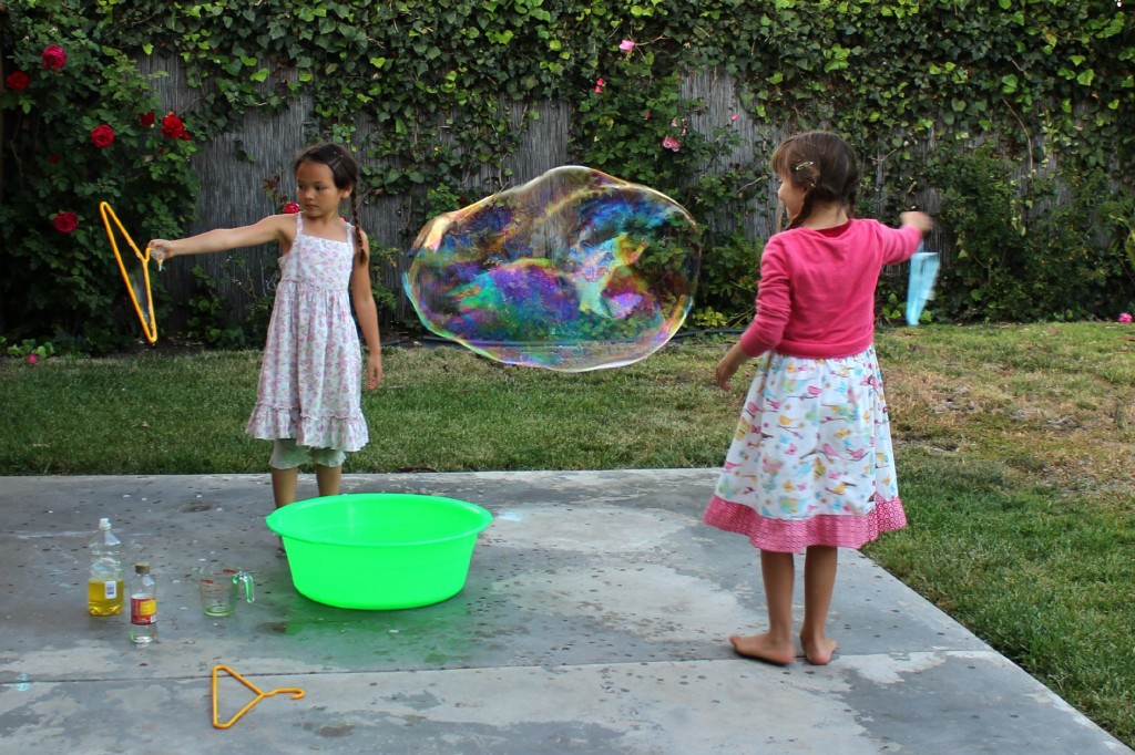 130425 Nunu and Anicka making giant soap bubble in the backyard one floating