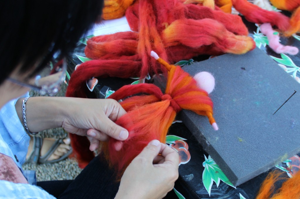 130927 Josephine arranging the fibers on her roving angel's flowing skirt