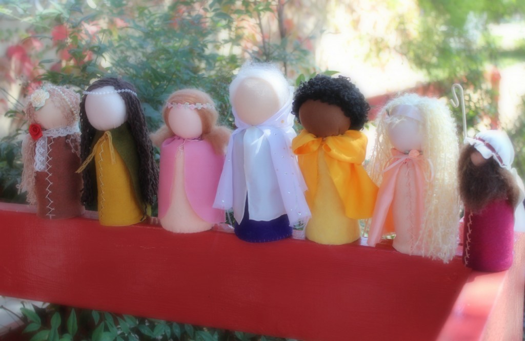 131001 Table Top Puppets by Waldorf School of Orange County craft group lined up in front of Company of Angels store