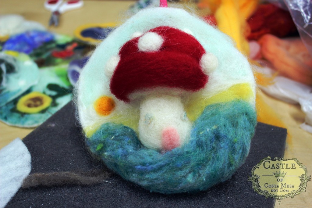 131203 Jzin's needle-felted picture of a fluffy big toadstool mushroom home