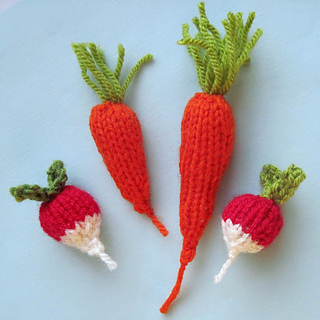 140122 Ravelry Free knitted carrot radish Wendy Phillips