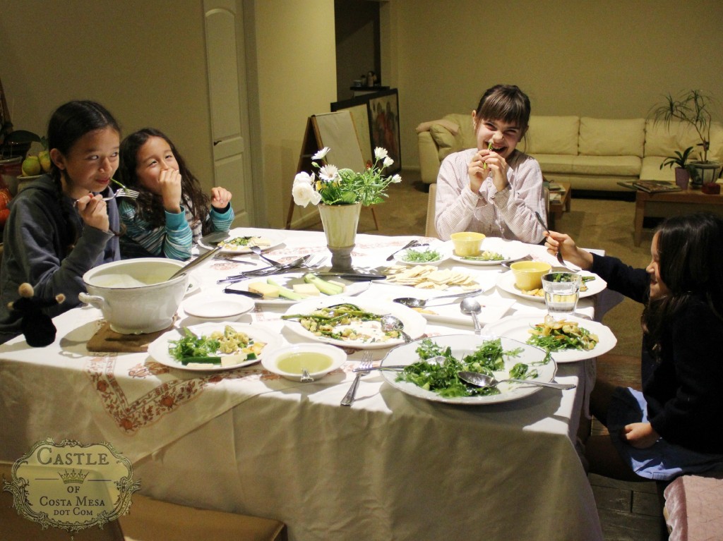 140301 Hannah, Sarah, Anicka and Elena sharing a joke over healthy gourmet dinner