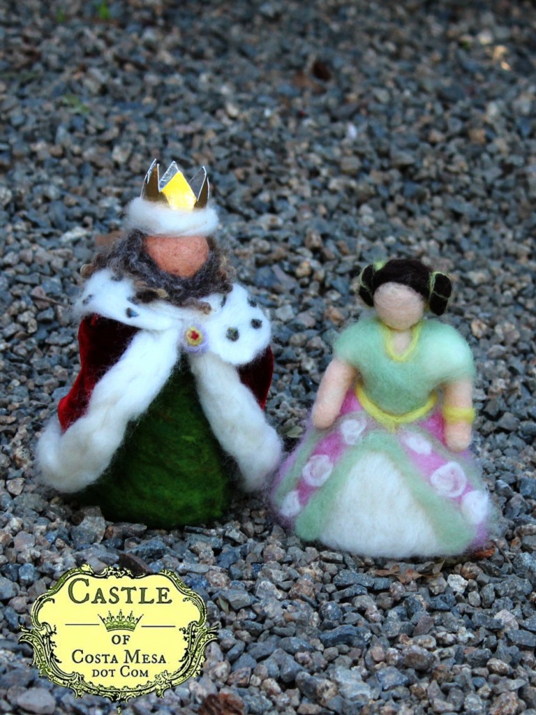 140310 The King and The Queen handmade dolls by children