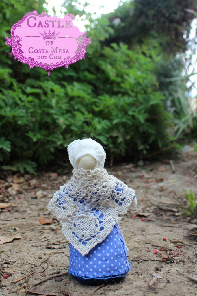 140313 Mother Goose old woman doll wearing a vintage doily from Piecemakers Country Store as her shawl