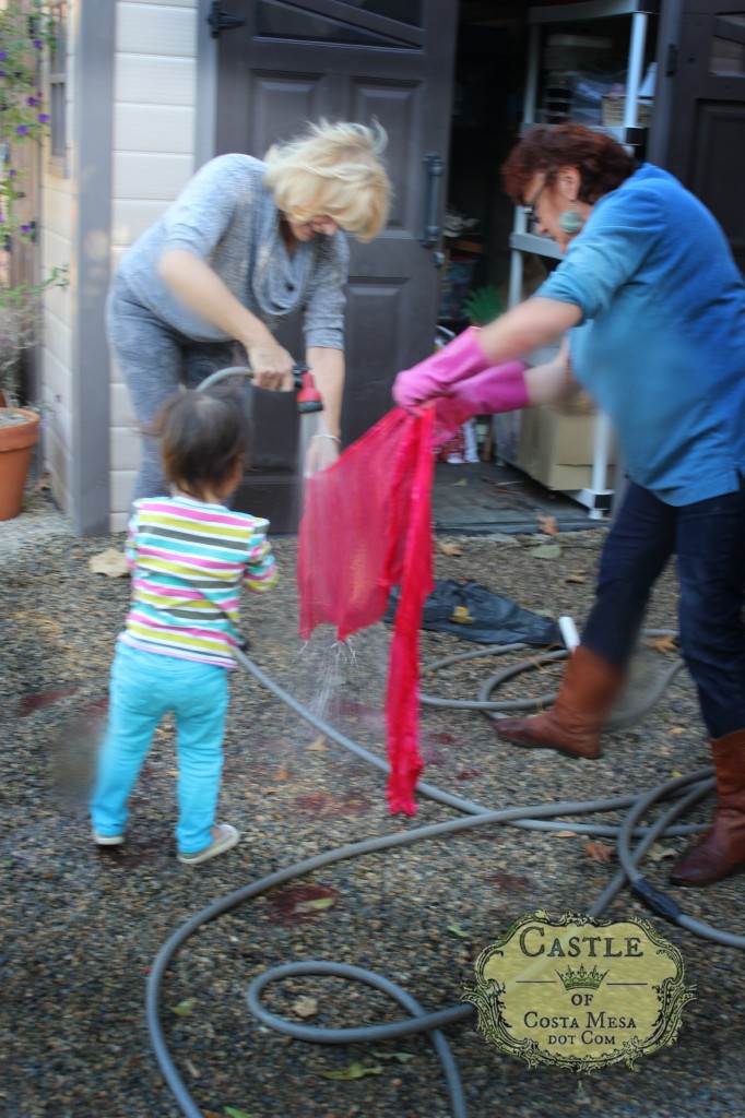 140114 Gisela, Katherine and Christine rinsing Gisela's hot pink shibori silk scarf