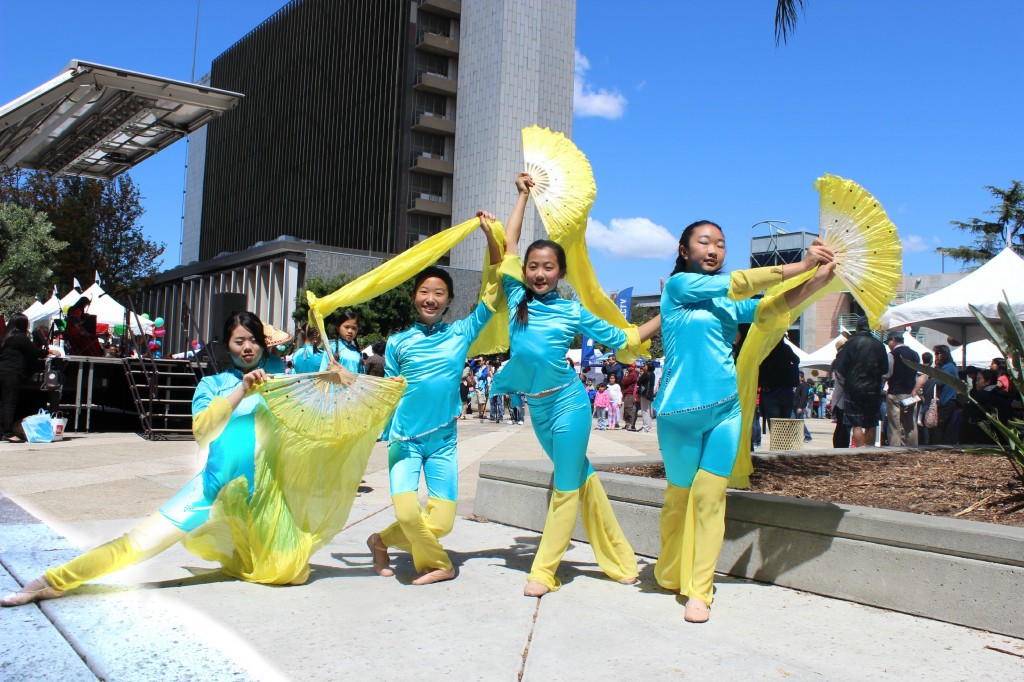 140426 Big girls against tall buildings 1