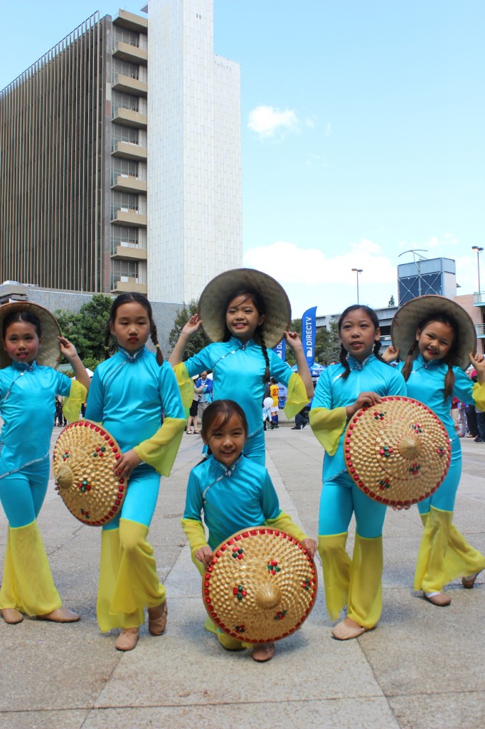 140426 little girls against tall buildings 1