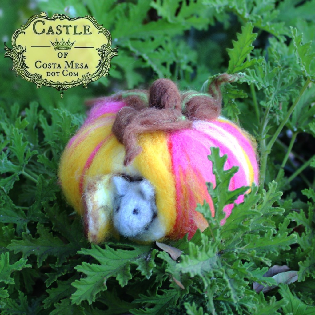 140915 Jack's needle-felted pink pumpkin with little grey mouse 2 square