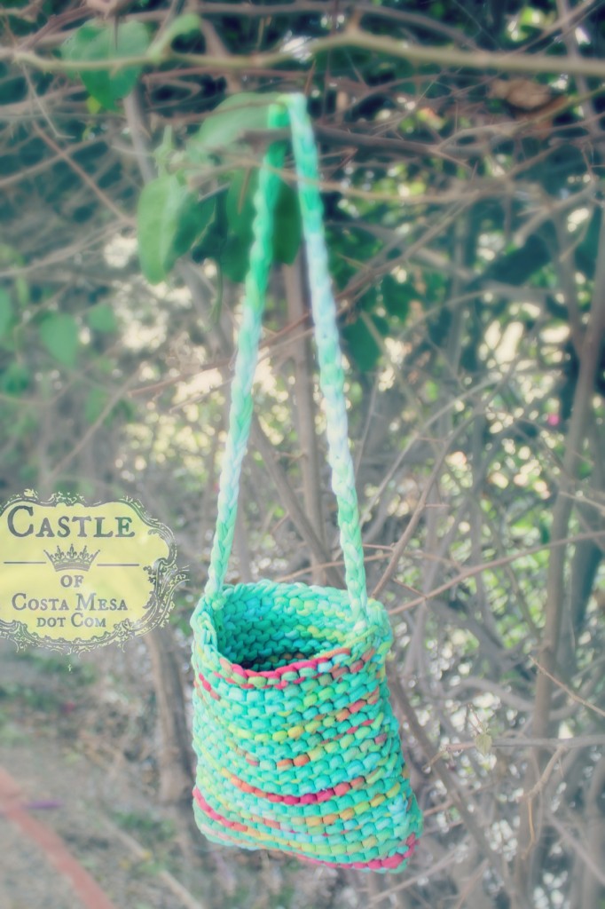 140923 Cathrine's knitted T-shirt yarn handbag hanging in the woods 2