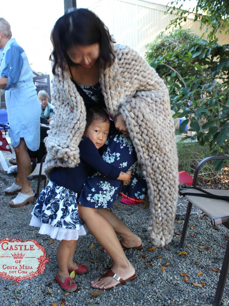 141006 Katherine in matching navy floral dress hugging Gloria's legs under Loopy Mango Yarn throw 2