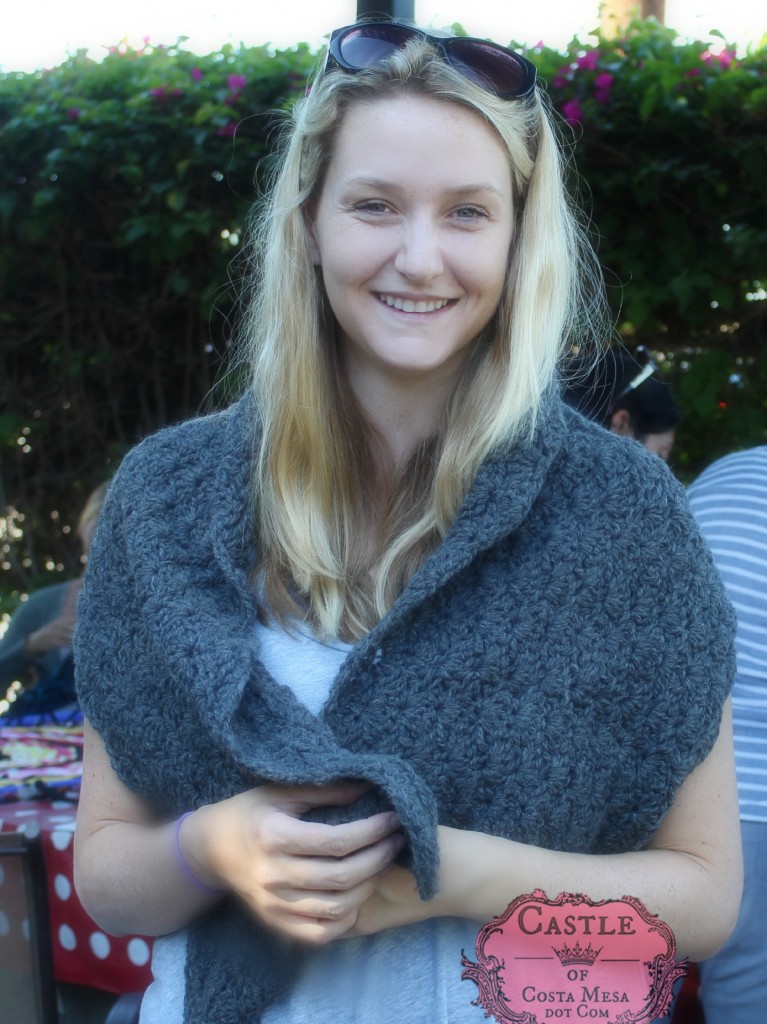141007 Kimmy wearing her handmade crochet grey scalloped shawl 2