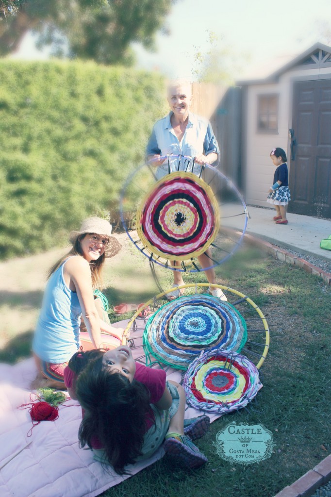141007 Rachel, Isa and Katya with their woven T-shirt yarn rugs on hula hoop looms 2