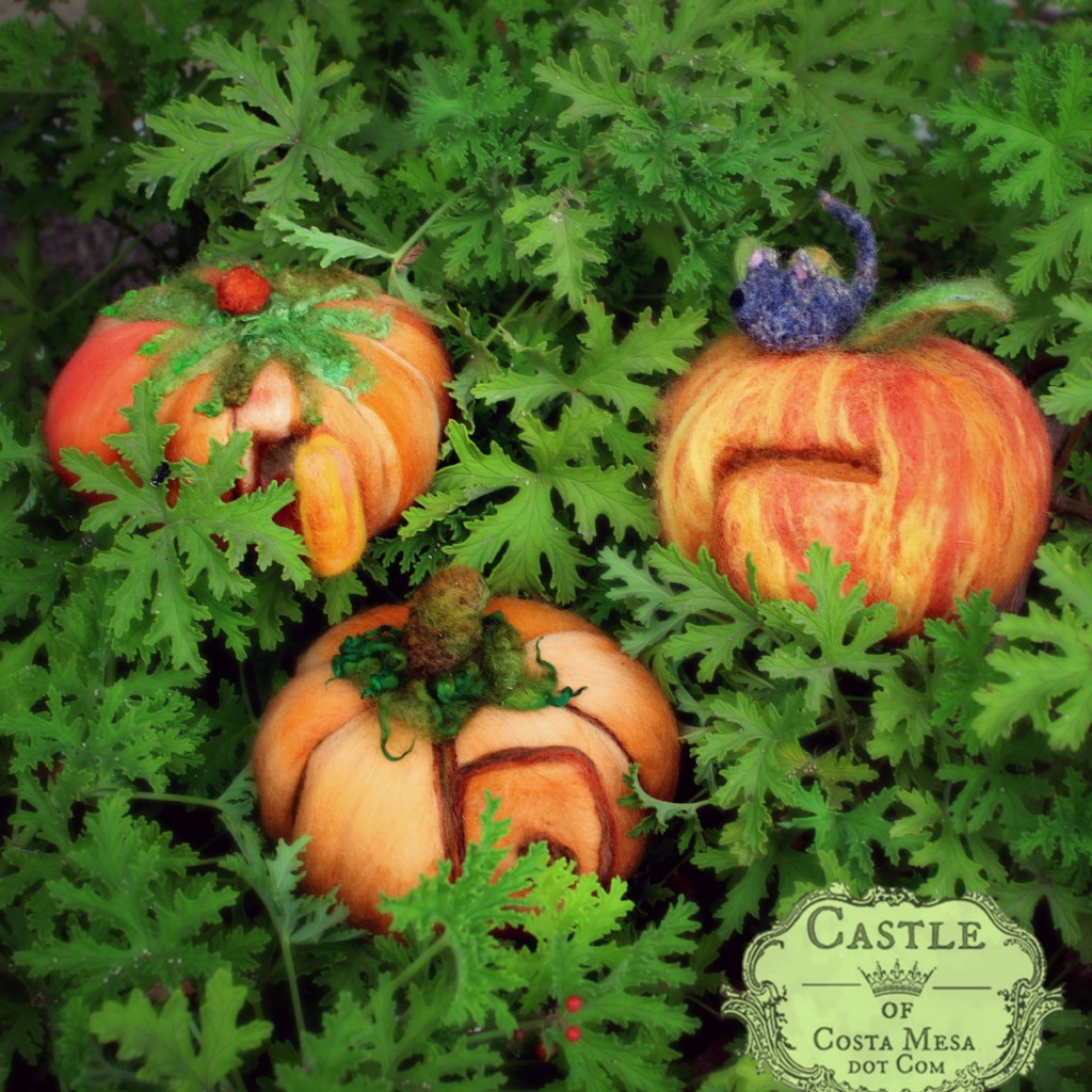 141020 Lucy and Rebecca's needle-felted pumpkins 2