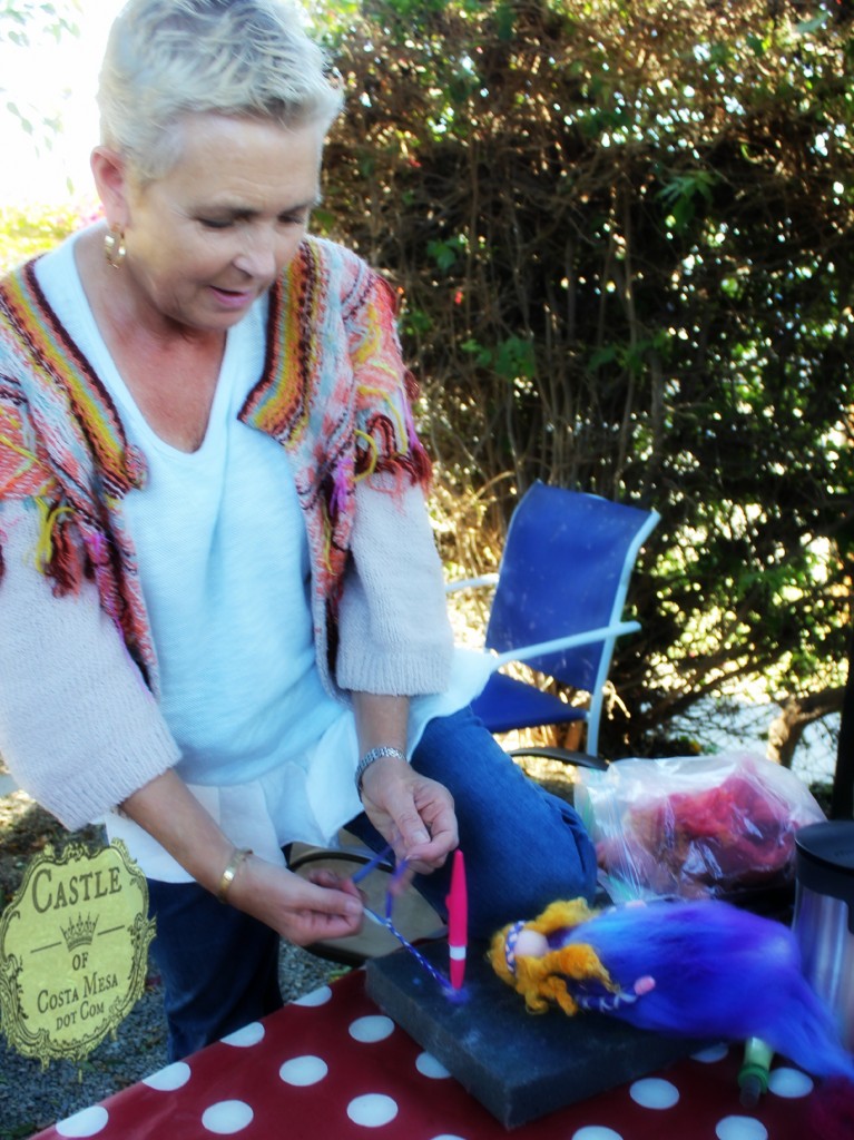 141117 Rachel tying a braid with roving of contrasting colors