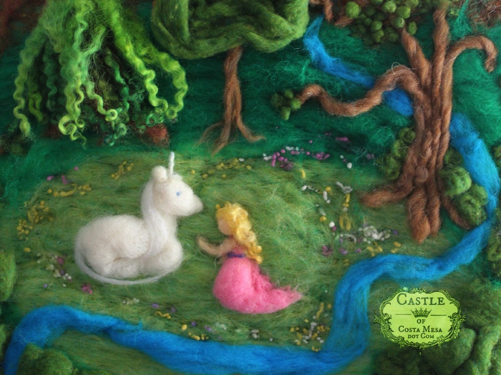 2424 150716 Nunu Unicorn and Maiden needle-felted fairy tale fiber art fantasy picture detail cropped