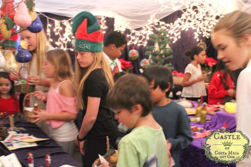 4419 151205 Children shopping at Elves Workshop WSOC