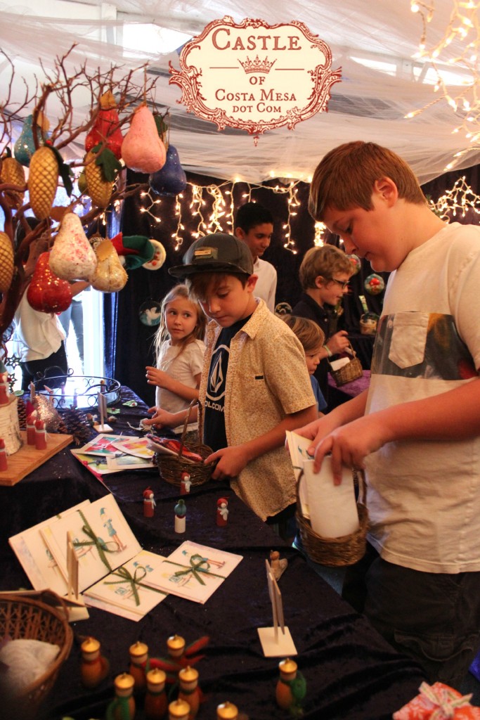 4486 151205 Boys shopping at WSOC Elves Workshop