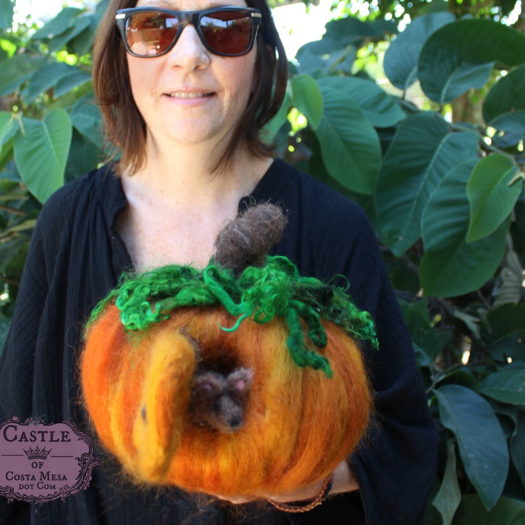 161003-kate-with-her-needle-felted-mouse-in-a-pumpkin-house-6686