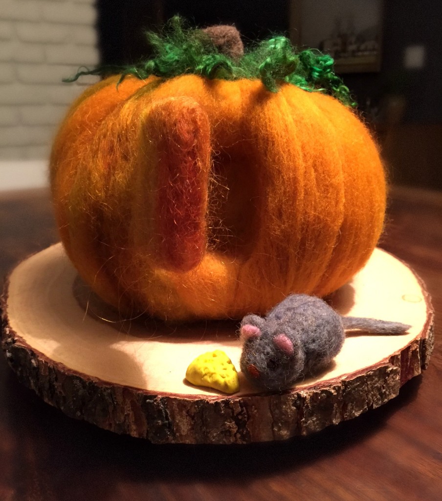 161024 Merry's completed pumpkin with mouse and cheese
